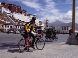 „Tibet – Mit dem Mountainbike über das Dach der Welt“ Live kommentierter Reisefilm von Walter Költsc