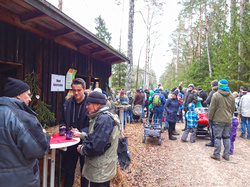 Winterwanderung mit Bund Naturschutz und Förster Riedel - Christbaumschlagen im heimischen Wald