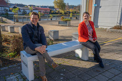 Büchenbach freut sich über Solar-Sitzbank