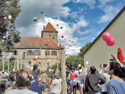 Ballone der KiTa „Die Schlossknirpse“ trug der Wind ins Salzburger Land 