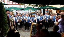 Mit zünftiger Blasmusik auf zur Schwabacher Kirchweih - "48er Musikzug" spielt flott auf!