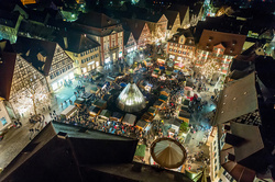 Schwabacher Weihnachtsmarkt mit Krippenhaus, Lichterschiffchen und Kinder-Weihnachtsmarkt