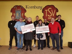 Die Fußbalabteilung des TSV Kornburg übergibt Spende an die Kornburger Kindergärten