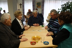 Auf geht`s zum „Karteln am Montag“ in der Seniorenwohnanlage "Rednitzgarten".