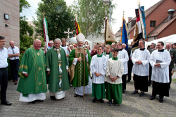 Fröhliche Feier für sanierte Kirche in Kornburg